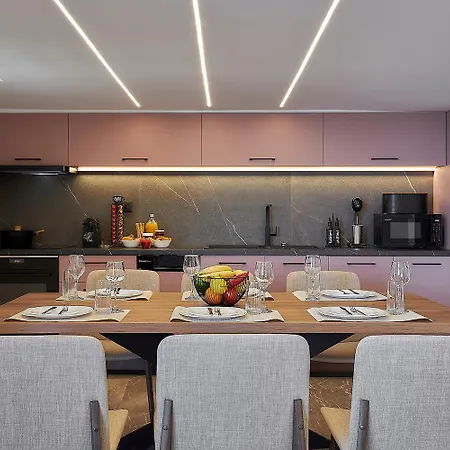 Cosmopolitan Luxury By Smaris Collection شقة